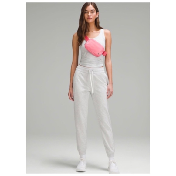 Lululemon Everywhere Belt Bag 1L Sakura Pink - Picture 5 of 7